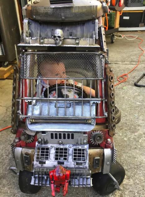 史上最拉風兒童車 廢舊零件再現(xiàn)“瘋狂的麥克斯”(組圖)