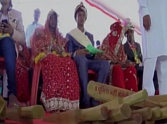 印度官員發木棒供新娘自衛 酒后家暴的丈夫該打