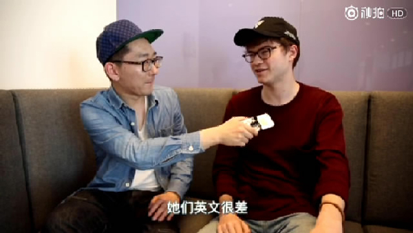 外國(guó)人街訪：和中國(guó)人談戀愛(ài)時(shí)，老外最“嫌棄”哪點(diǎn)