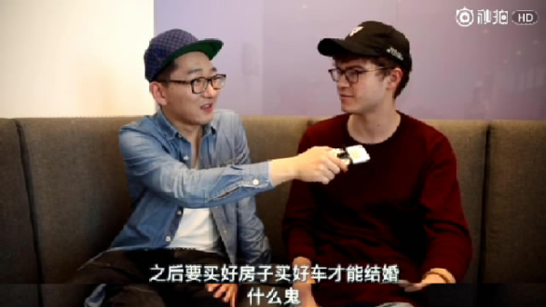 外國(guó)人街訪：和中國(guó)人談戀愛(ài)時(shí)，老外最“嫌棄”哪點(diǎn)