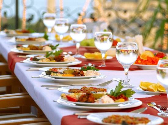 帶薪照顧小狗，世界各地航海旅行……英國最奇特的員工福利