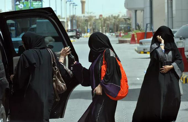 這個不準女性開車的國家，終于要有女司機啦！