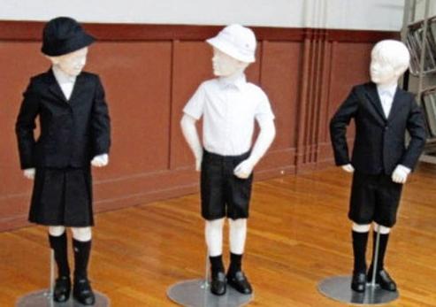 日本一小學定制阿瑪尼校服遭投訴 校方：能彰顯地位