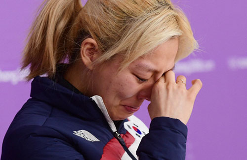 韓國隊內(nèi)訌：速滑女將嘲諷孤立隊友 57萬民眾請愿將其開除