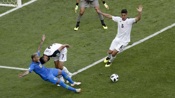 真摔or假摔?痛點最低的內馬爾,是位好演員?