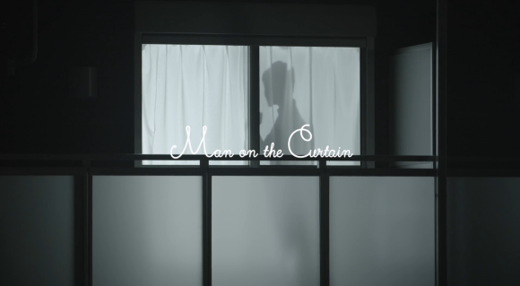 這個創意有點暖：為保護獨居女性，日本公司發明窗簾上的男友