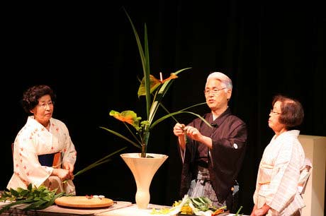 為減輕壓力 日本男性重拾花道藝術