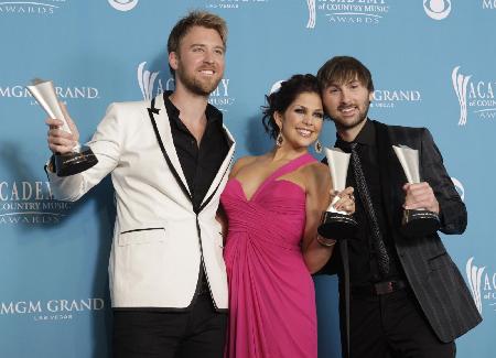 美國鄉村音樂大獎揭曉 凱莉蟬聯年度藝人