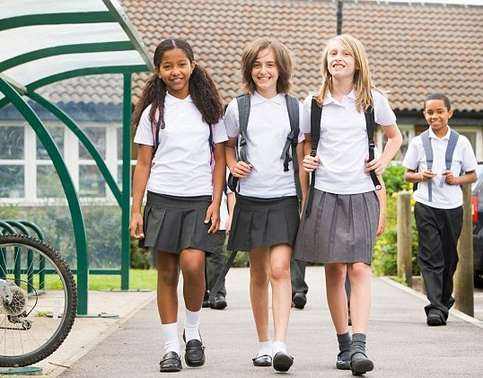 英國(guó)小學(xué)生激增 或?qū)嵭腥焐蠈W(xué)制