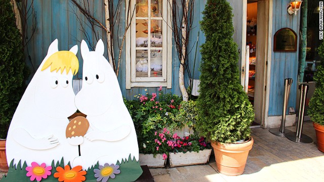 玩偶飯友：東京“姆明咖啡屋”走紅網絡