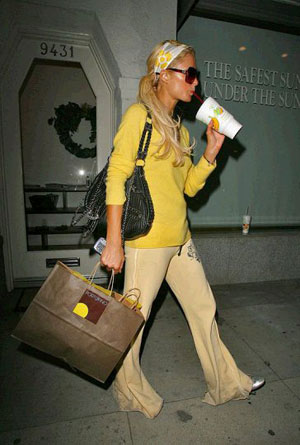New style: Celebs toting coffee cup