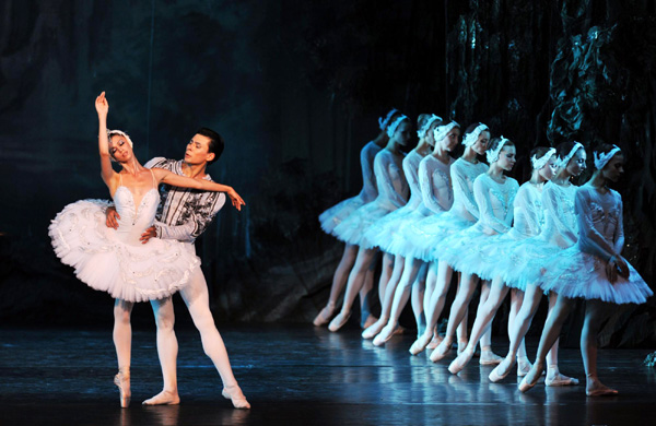 'Swan Lake' at 2nd Xinjiang Int'l Folk Dance Festival
