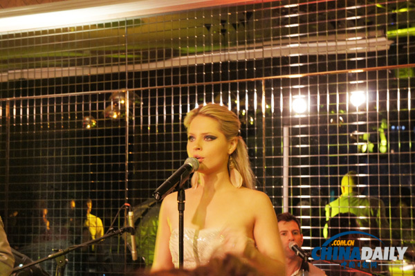 炫酷酒吧八年華誕