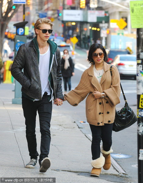 Star Tracks in March:Gwen Stefani takes her boys out