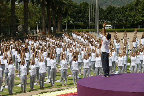Kunming festival shows growing following for yoga