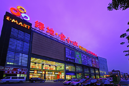 Beatiful nightscape in Huaqiao Park