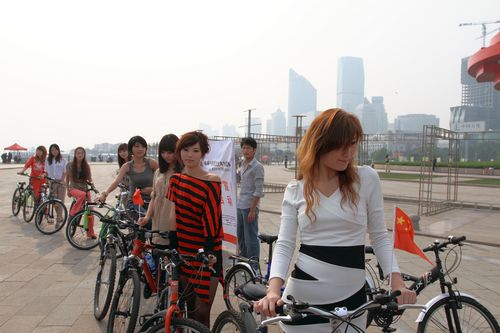 美女帆船寶貝青島宣傳環保