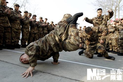 山東濟南：新兵樂享軍營文化生活