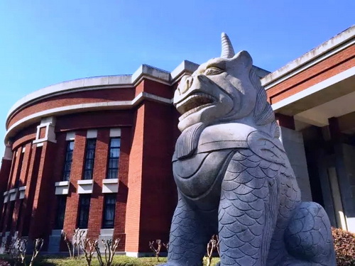 Scenic spots populate metro line