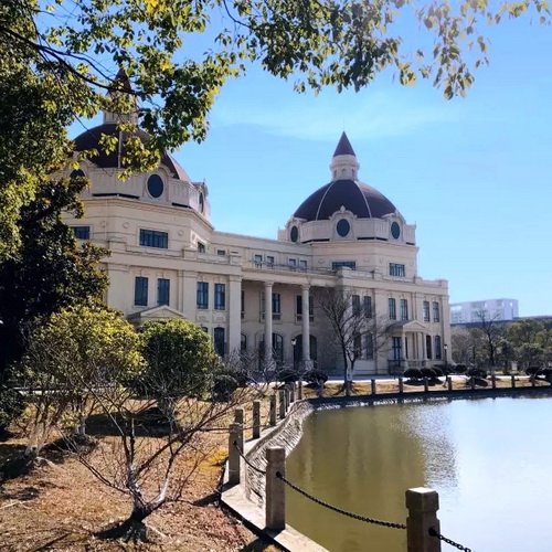 Scenic spots populate metro line