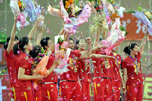 Defending champions Tianjin outclassed Guangdong Hengda in a hard-fought five-set match to win the 2010-2011 China Women's Volleyball League on Sunday, claiming their eighth title in nine seasons, and also the fifth in a row. Tianjin clinches fifth league title in a row