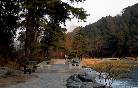 Jingcui Lake and Fragrant Hill