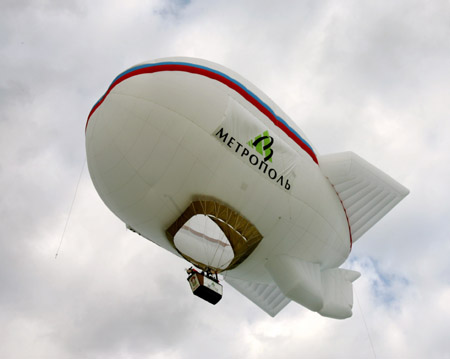 An airship with aeronaut Stanislav Fyodorov of Russia on board lifts in the sky as he trains for setting a new world record 70 km (43 miles) east of Moscow, August 11, 2006. Fyodorov wishes to set a new altitude world record for airships, lifting his airship higher than 9,000 meters (29,527 feet) in mid August.