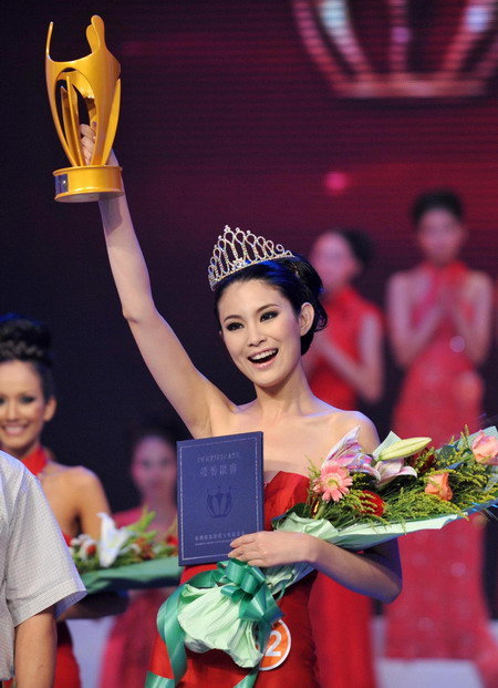 Chinese candidate wins super model contest