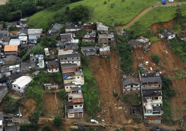 Brazil flood deaths rise to 400; rescuers struggle