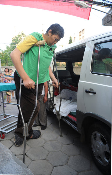 Asia's tallest man hospitalized