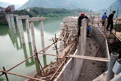1st blasting demolition operation on bridge in Three Gorges area