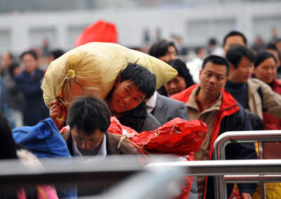 Migrant workers returning to Guangdong