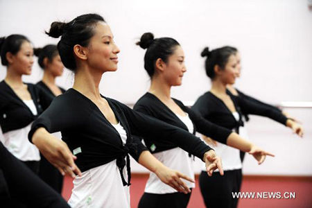 Volunteers for Asian Games receive training