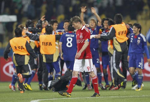 Japan reach last 16 with win over Denmark