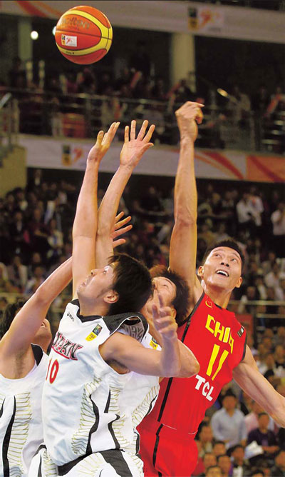 Yao Ming still the star, even in a booth Still the star, even in a booth