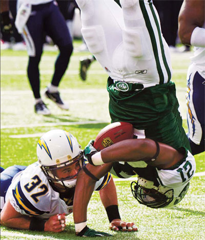 Packers outlast Vikings 33-27 to remain unbeaten