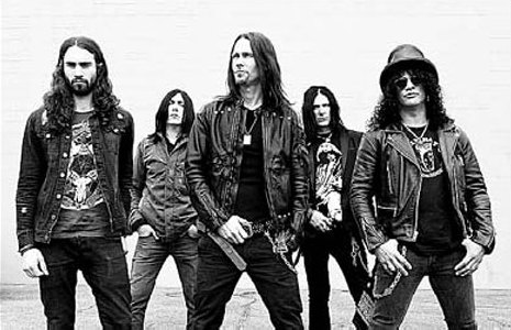 Slash excited to strum for Chinese fans