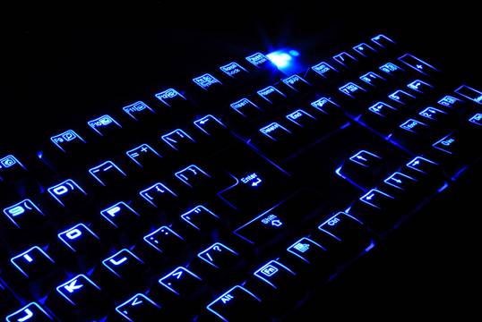 無背光不幸福 明基機械鍵盤昆吾劍KX900上市