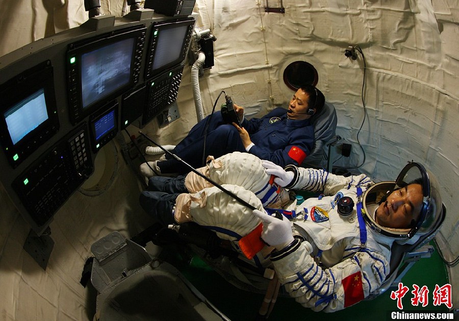 神舟十號乘組航天員訓練密照曝光