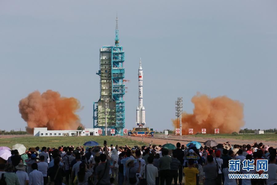 神舟十號飛船發射升空