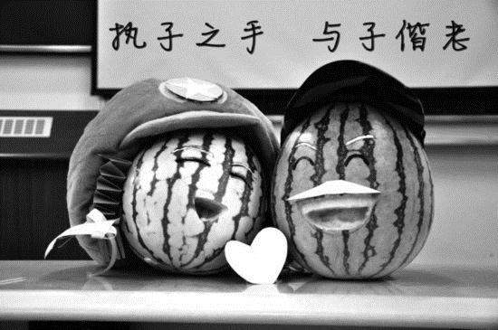 學生軍訓西瓜君走紅網絡 賣萌搞笑惹人愛(組圖)