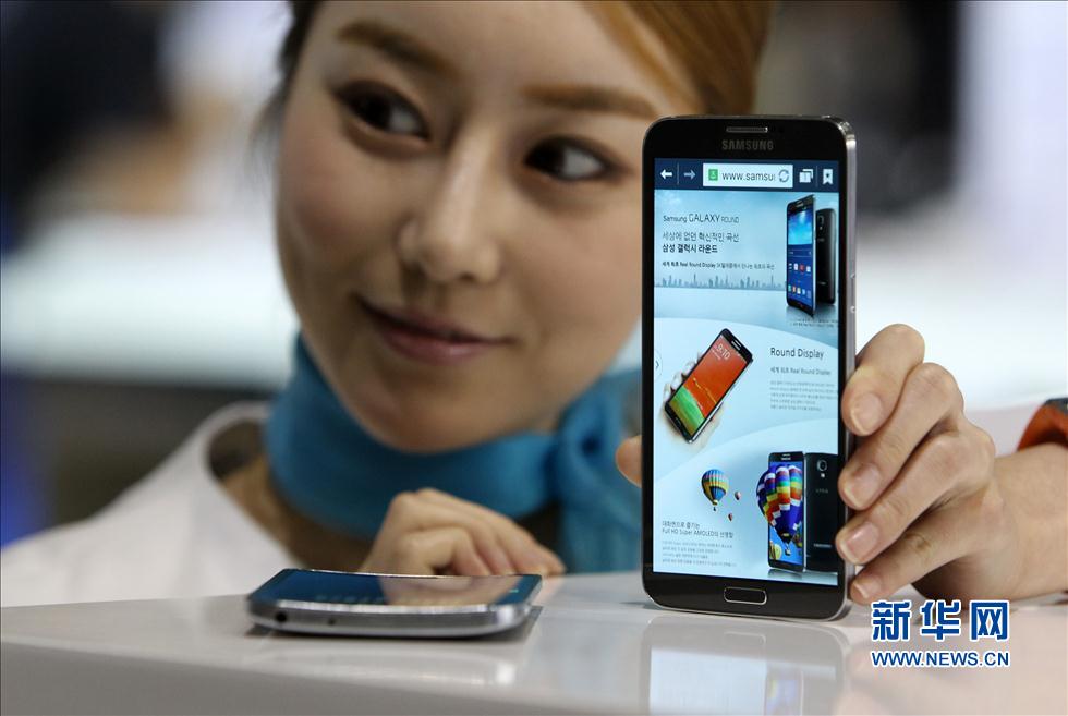 三星發(fā)布首款曲面智能手機Galaxy Round(高清)
