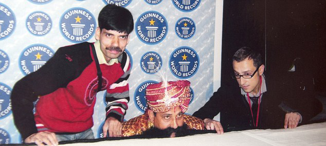 印“美髯公”胡長4米創世界記錄【圖】