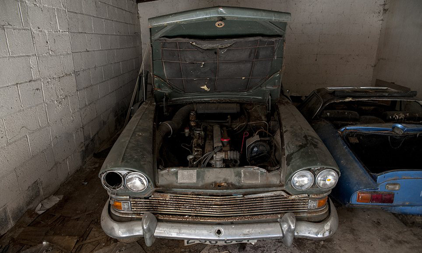 英媒曝光神秘被棄宅邸 存五輛古董車