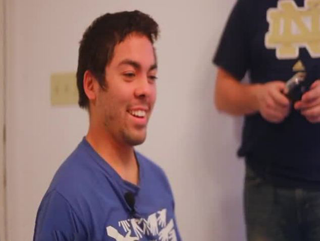 美男子扮乞丐街頭成功求婚走紅(組圖)