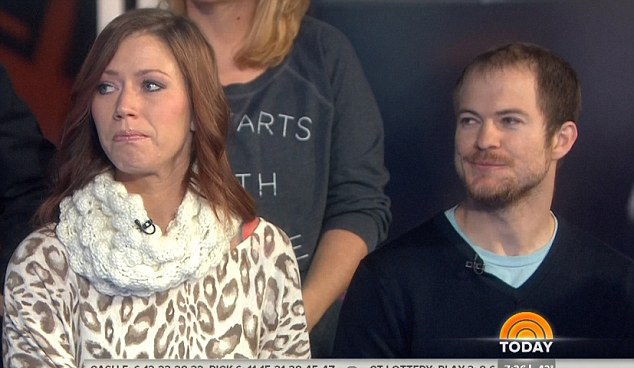 美兩飛機空中相撞 9人跳傘逃生