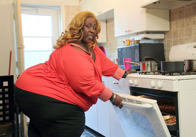 美女子臀圍2米坐壞馬桶出行不便