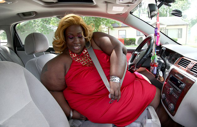 美女子臀圍2米坐壞馬桶出行不便