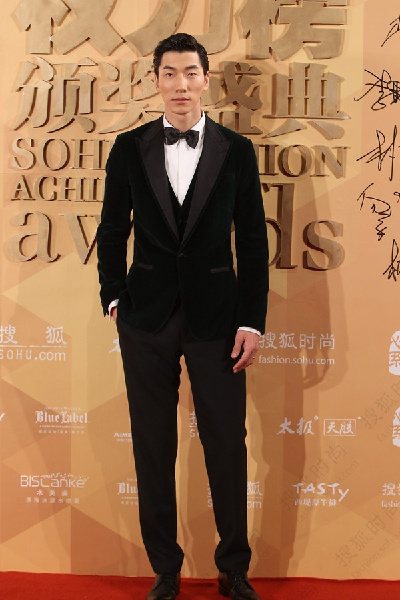 囧！人家走紅毯帶美女 張朝陽走紅毯帶丁磊