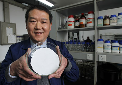 “紙里也能包住火” 科學(xué)家發(fā)明高柔韌性“耐火紙”(圖)